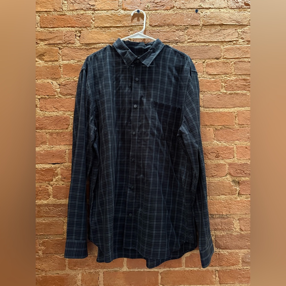 NWT - Vince Men's Dark Plaid Button Down Shirt - Size: XL